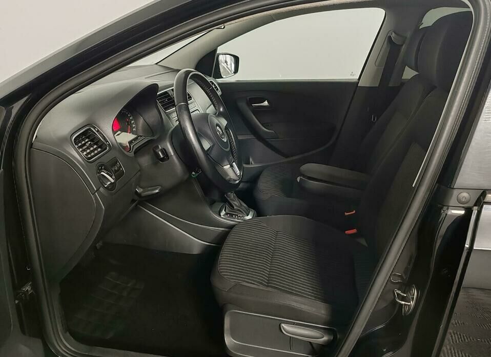 Volkswagen Polo 1.6 AT (105 л.с.)