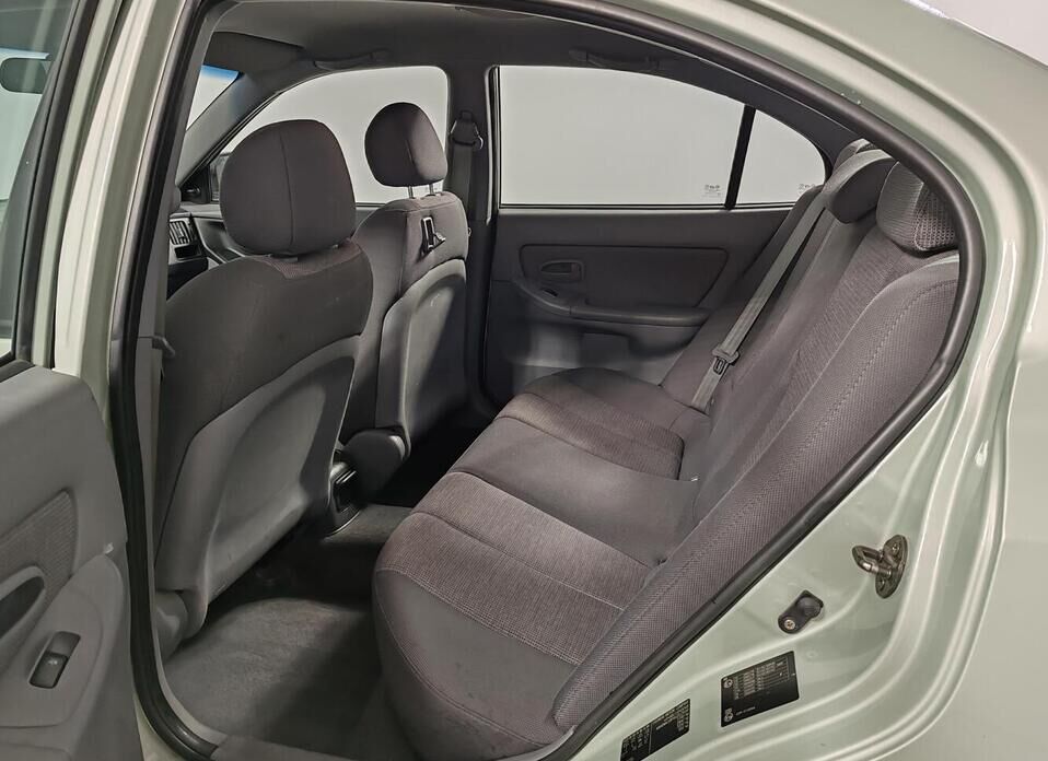 Hyundai Elantra, III (XD2) Рестайлинг 1.6 MT (105 л.с.)