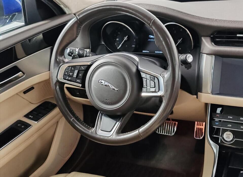 Jaguar XF, II 2.0 AT (200 л.с.)