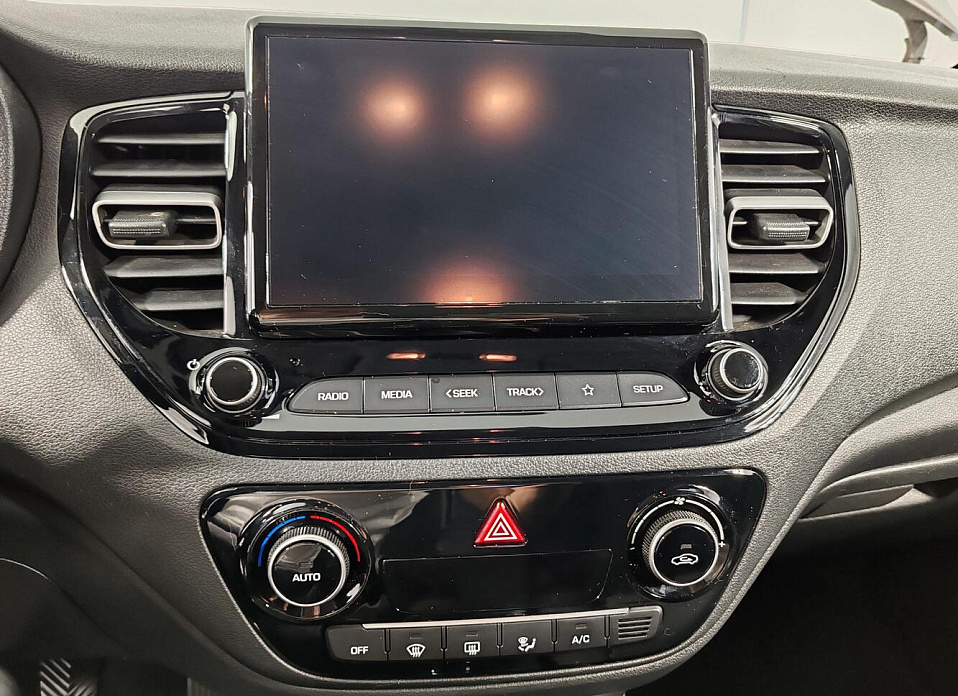 Hyundai Solaris, II Рестайлинг 1.6 MT (123 л.с.)