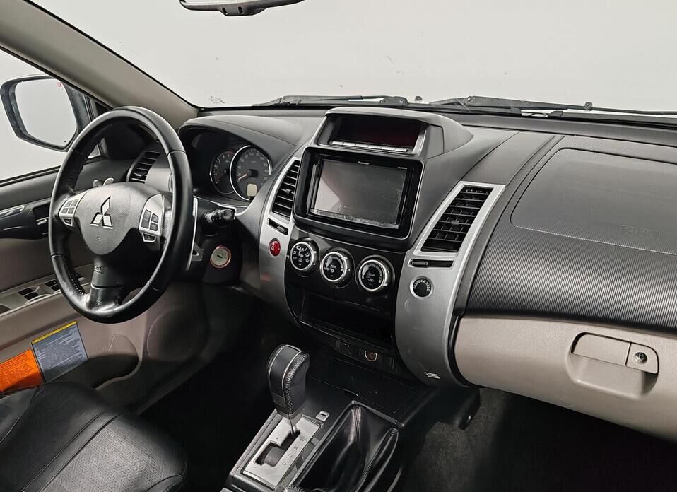 Mitsubishi Pajero Sport, II Рестайлинг 2.5d AT (178 л.с.) 4WD