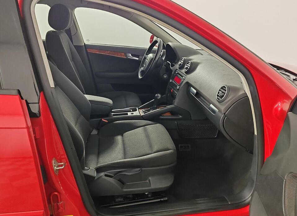 Audi A3, II (8P) Рестайлинг 1 1.6 AT (102 л.с.)