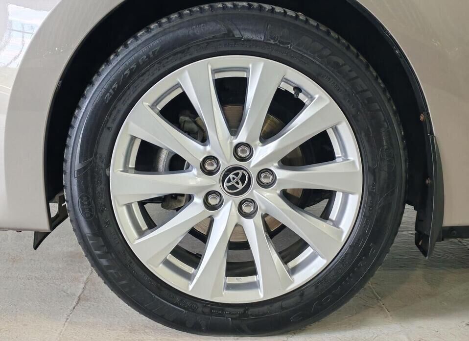 Toyota Corolla 1.6 CVT (122 л.с.)