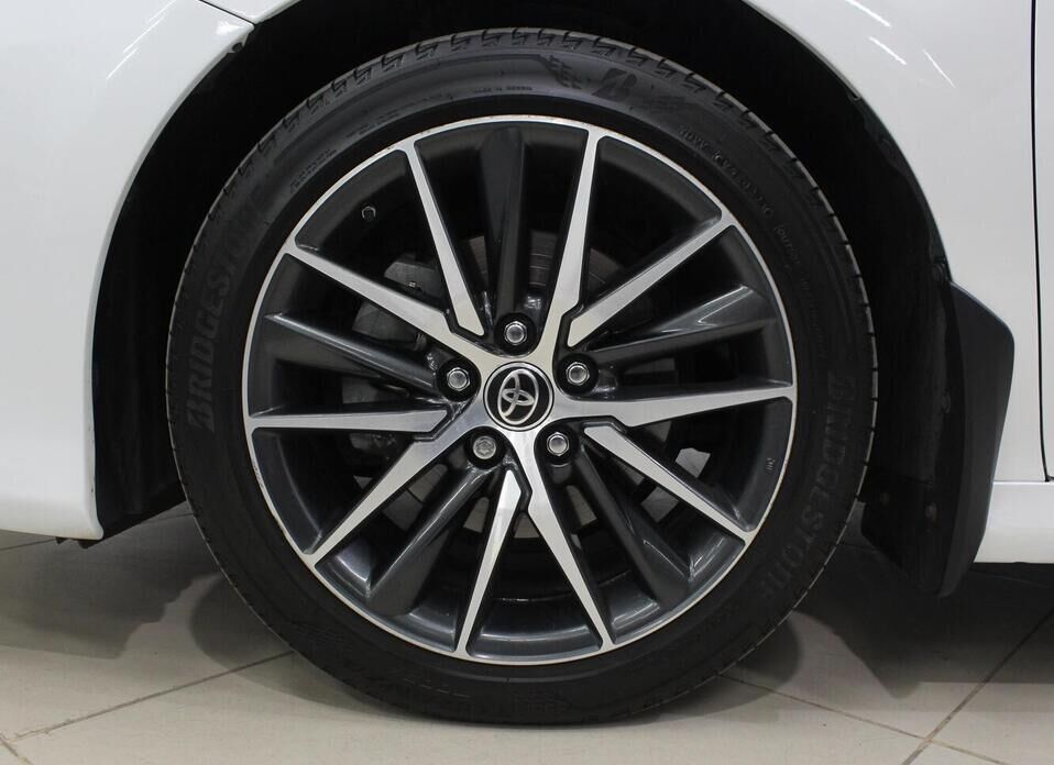 Toyota Camry 2.5 AT (200 л.с.)