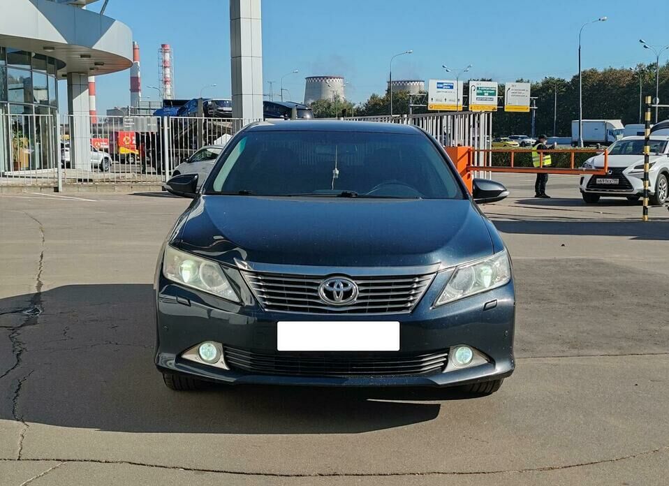 Toyota Camry 2.5 AT (181 л.с.)