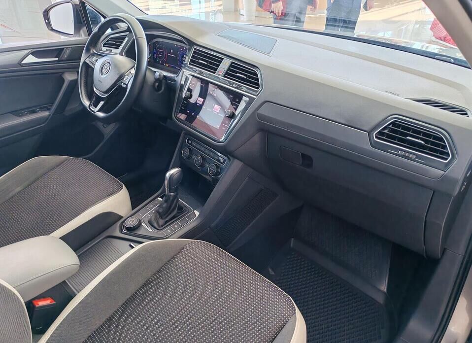 Volkswagen Tiguan, II 2.0d AMT (150 л.с.) 4WD