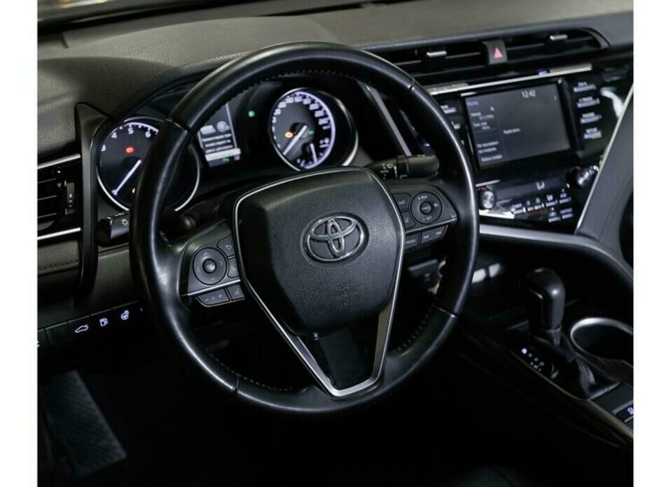 Toyota Camry 2.5 AT (181 л.с.)