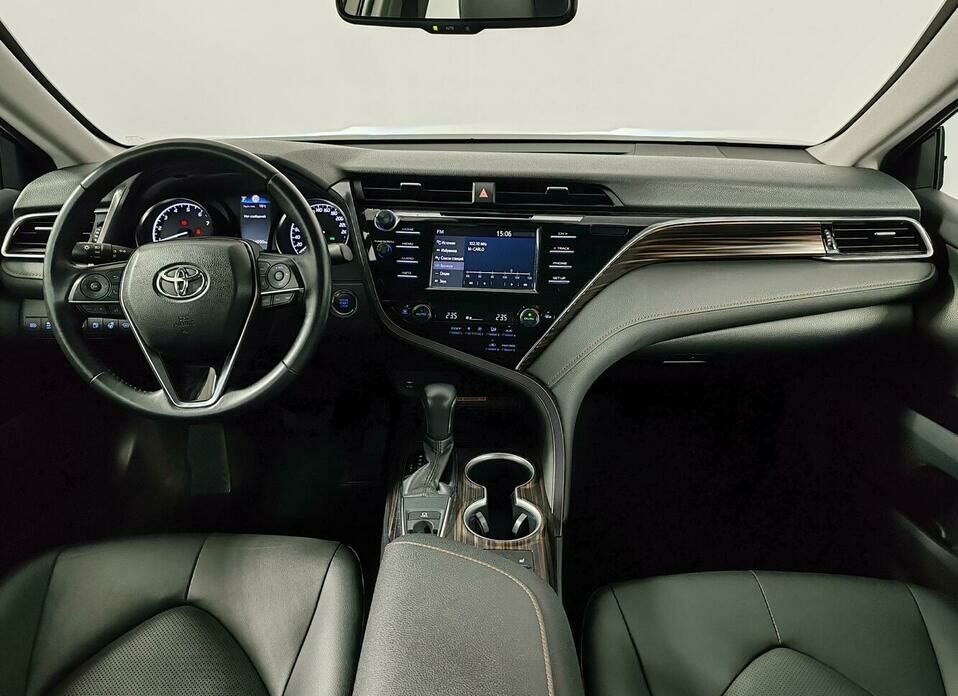 Toyota Camry 2.5 AT (181 л.с.)