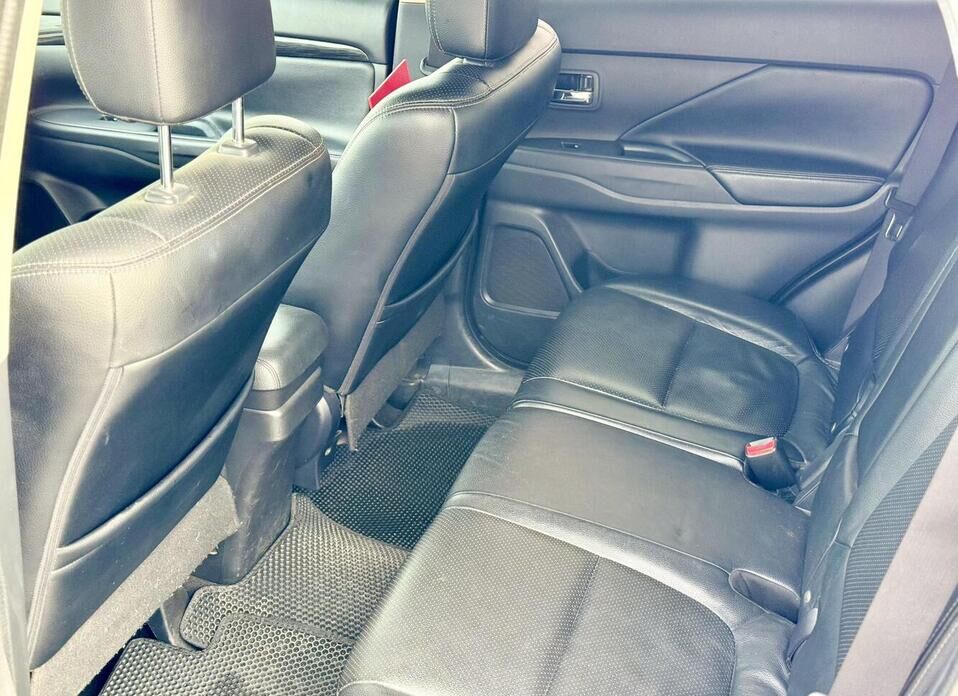 Mitsubishi Outlander, III Рестайлинг 2 2.4 CVT (167 л.с.) 4WD