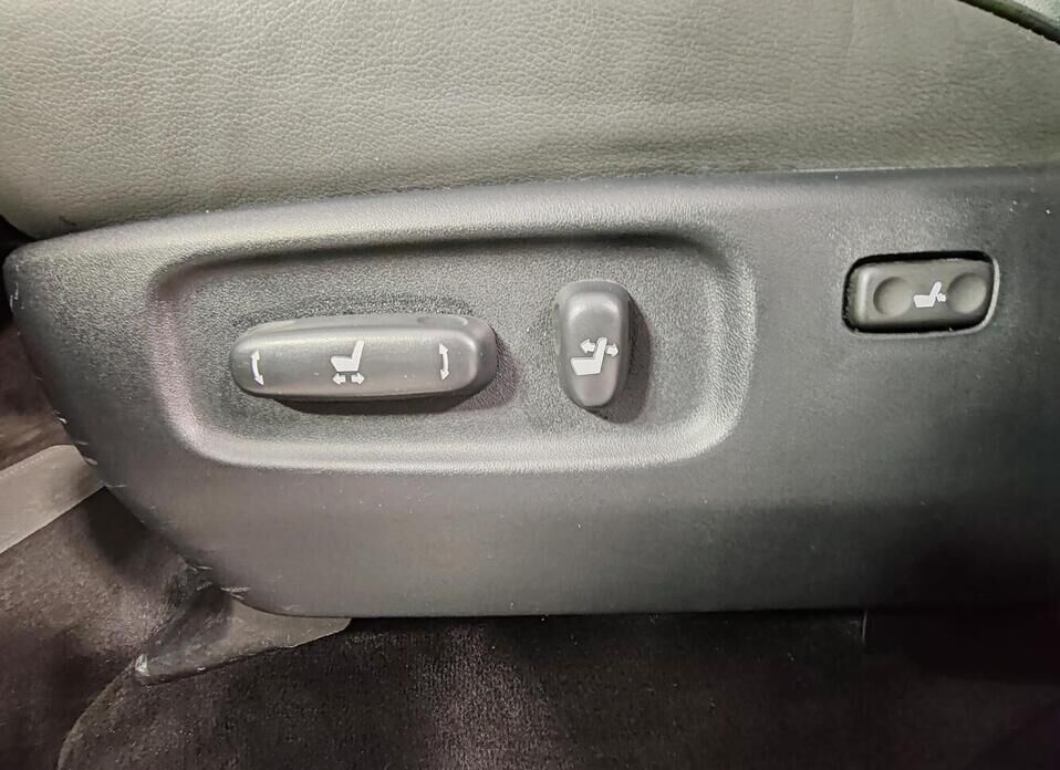 Toyota Land Cruiser, 200 Series Рестайлинг 2 4.5d AT (249 л.с.) 4WD