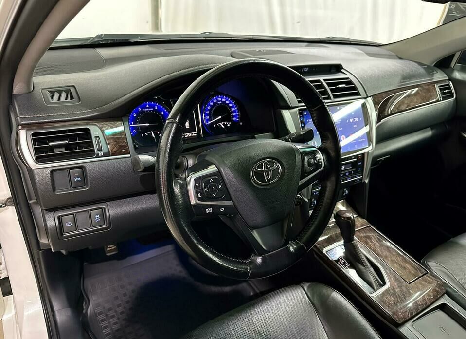 Toyota Camry 2.5 AT (181 л.с.)