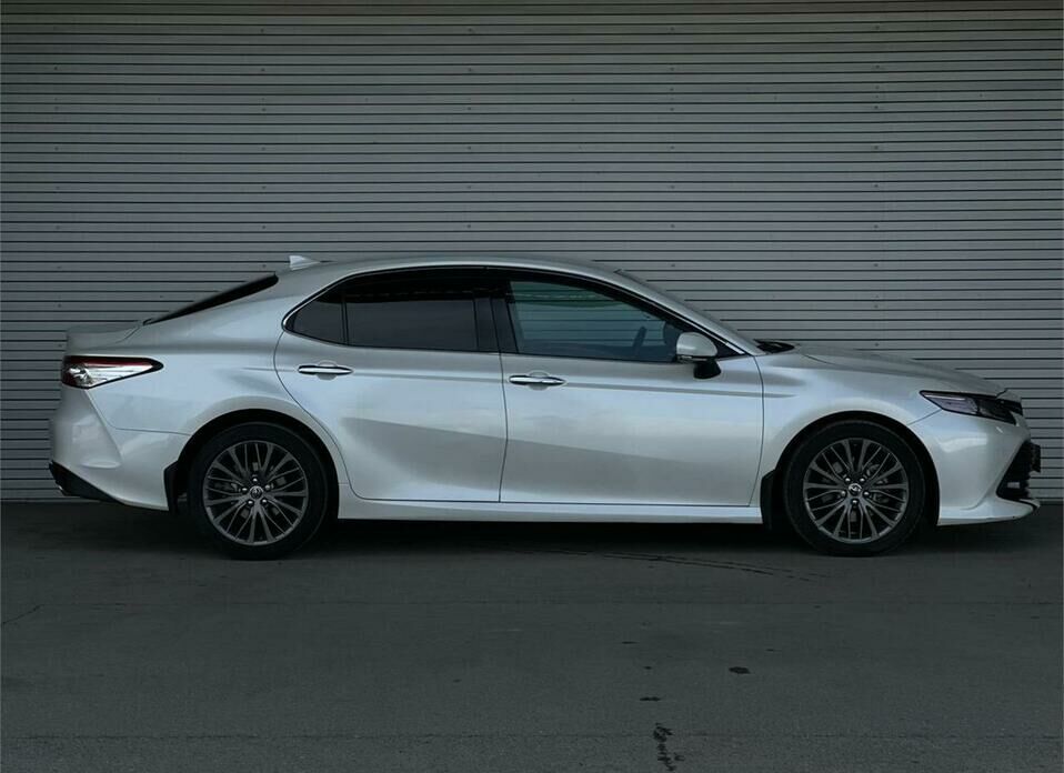 Toyota Camry 2.5 AT (181 л.с.)
