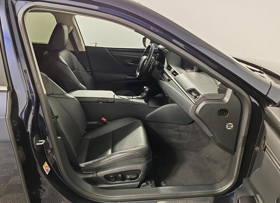 Lexus ES 250 2.5 AT (200 л.с.)