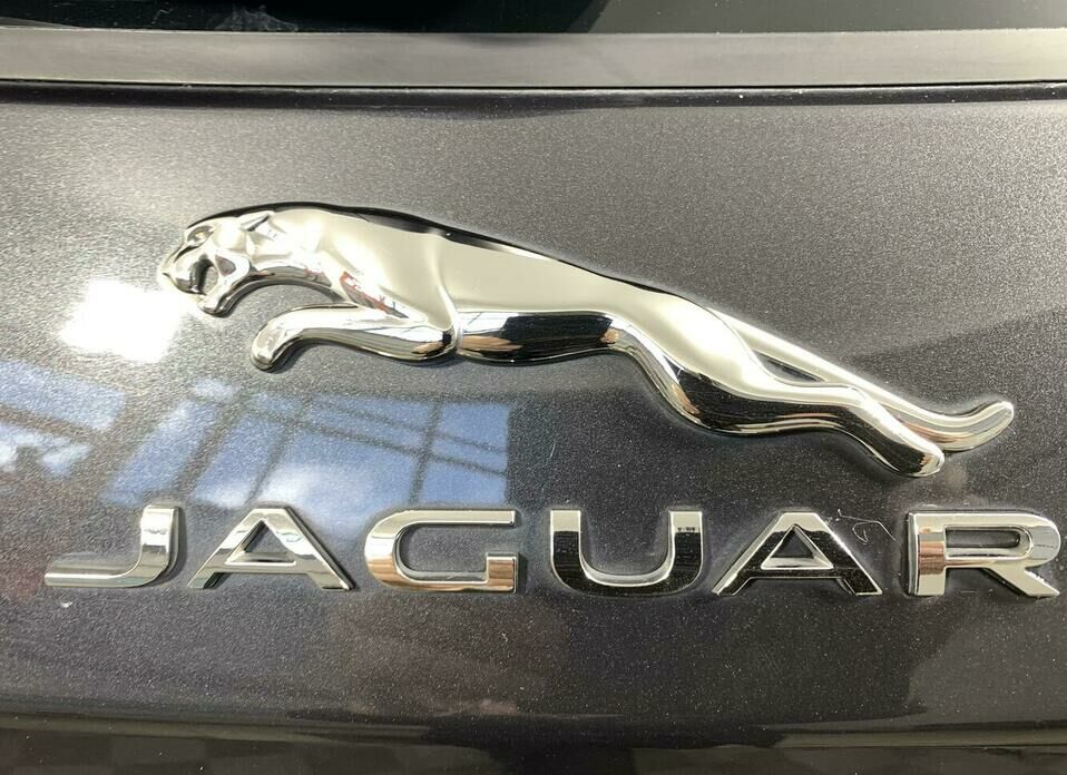 Jaguar F-Pace 2.0 AT (249 л.с.) 4WD