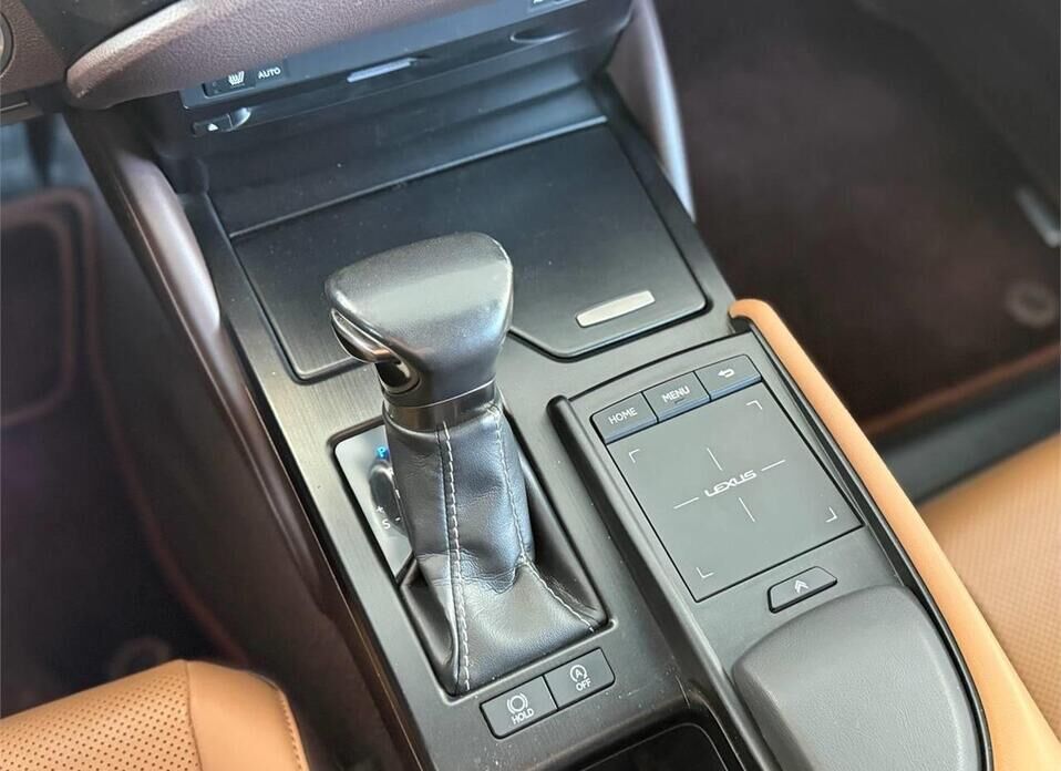 Lexus ES, VII 250 2.5 AT (200 л.с.)