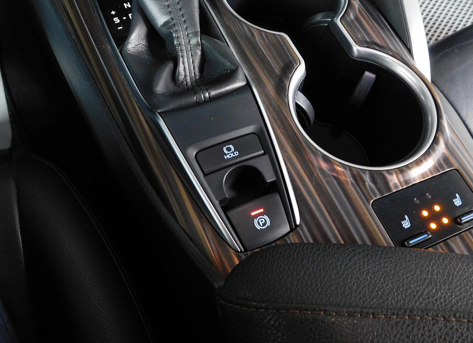 Toyota Camry, VIII (XV70) 2.5 AT (181 л.с.)