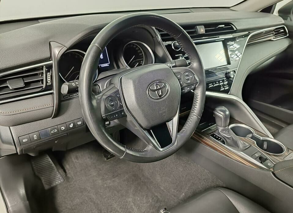 Toyota Camry 2.5 AT (181 л.с.)