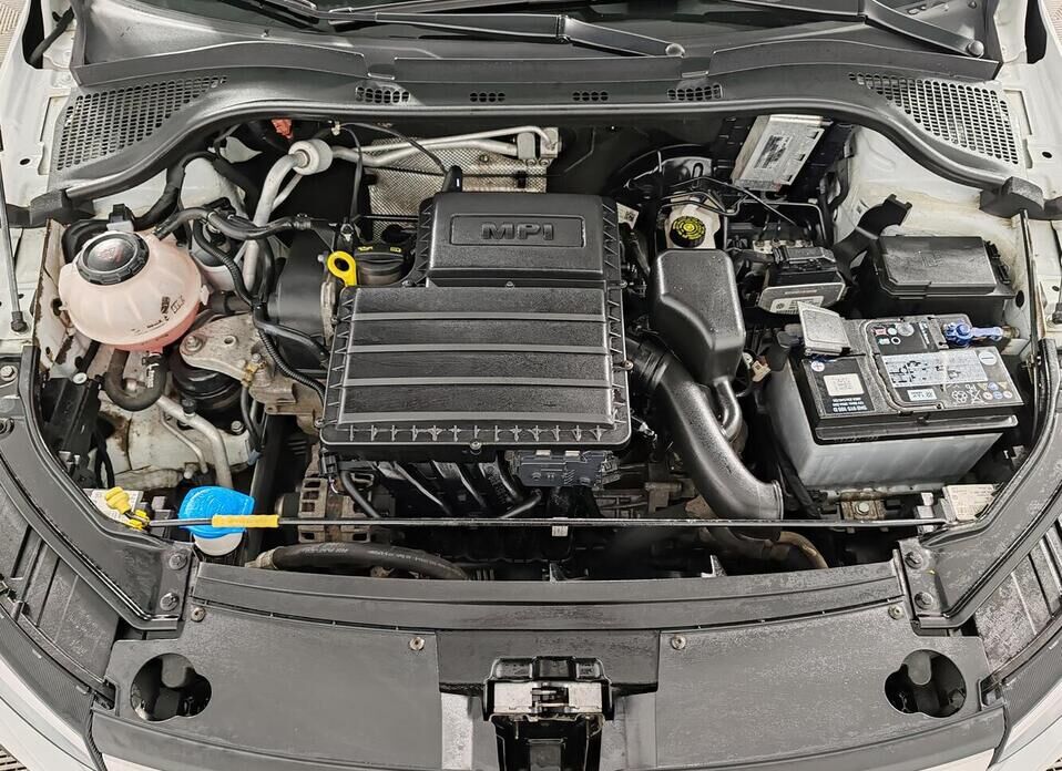 Volkswagen Polo, VI 1.6 AT (110 л.с.)
