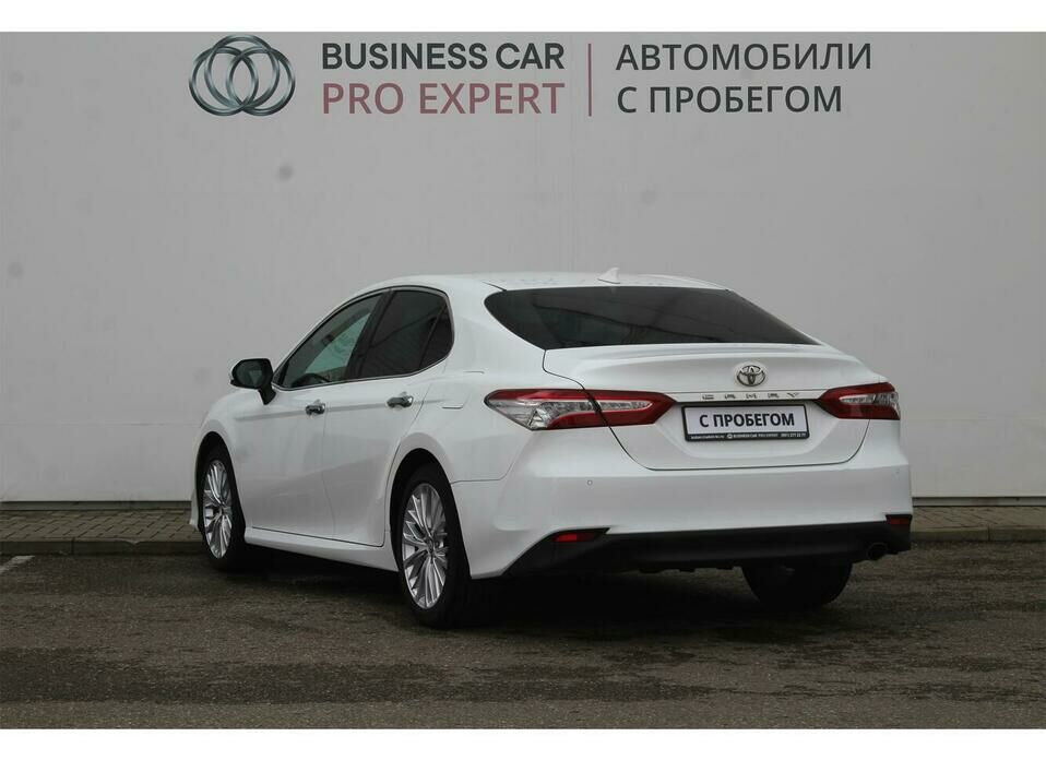 Toyota Camry 2.5 AT (181 л.с.)