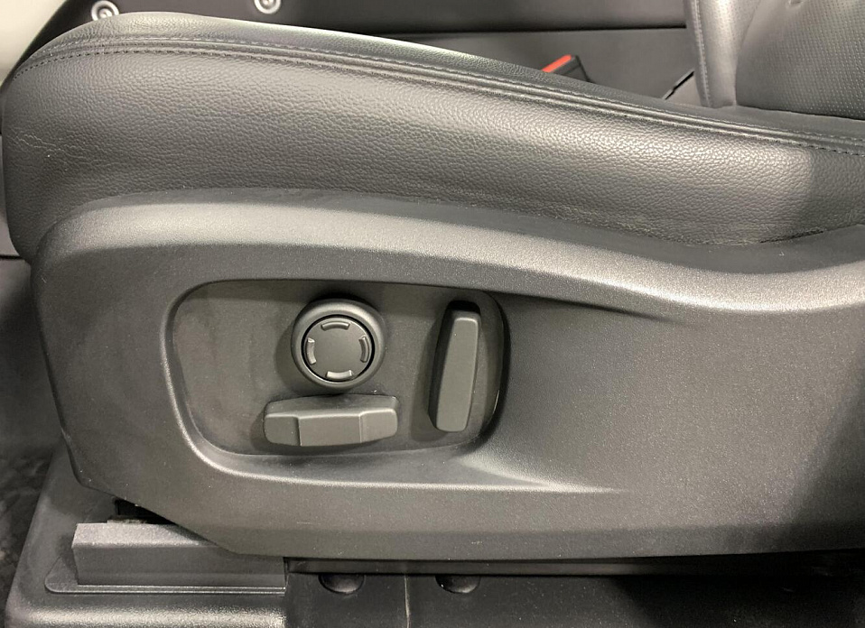 Land Rover Defender, II 110 2.0d AT (200 л.с.) 4WD