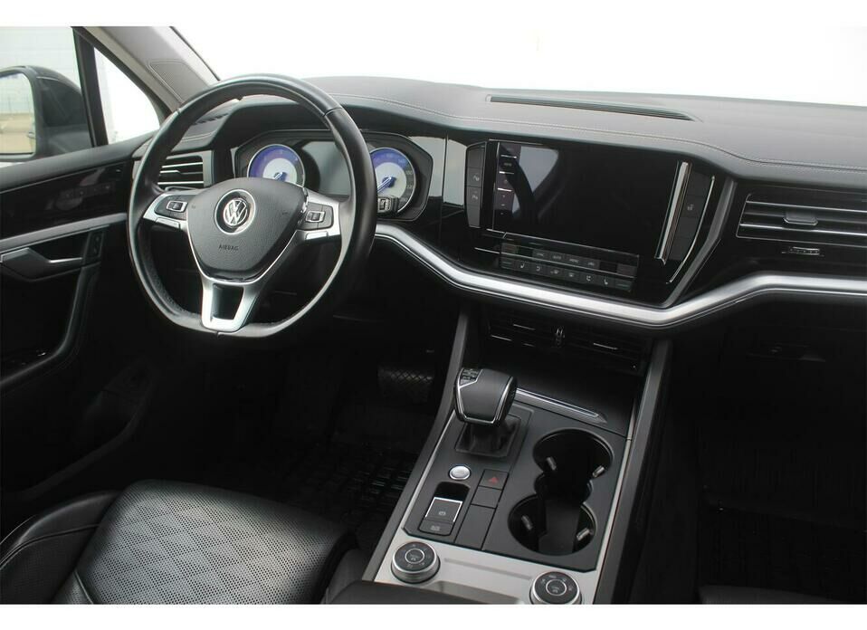 Volkswagen Touareg 3.0d AT (249 л.с.) 4WD