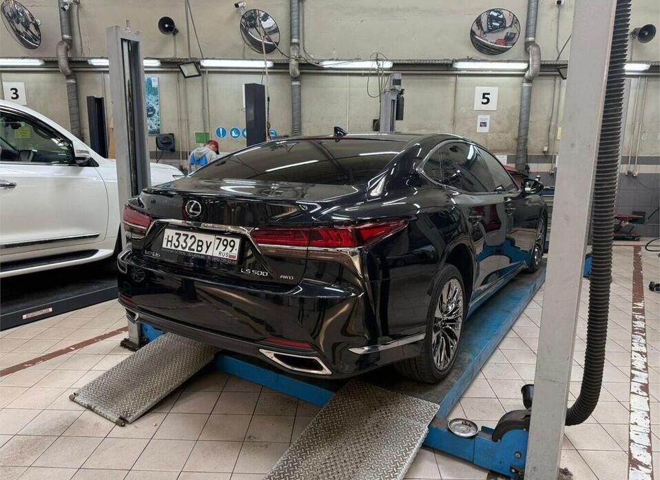 Lexus LS 500 3.4 AT (421 л.с.) 4WD