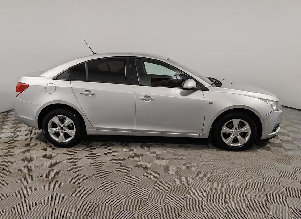 Chevrolet Cruze 1.6 AT (109 л.с.)