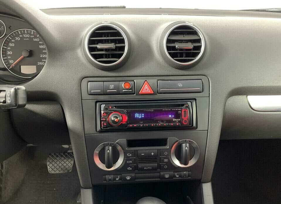 Audi A3 1.6 AT (102 л.с.)