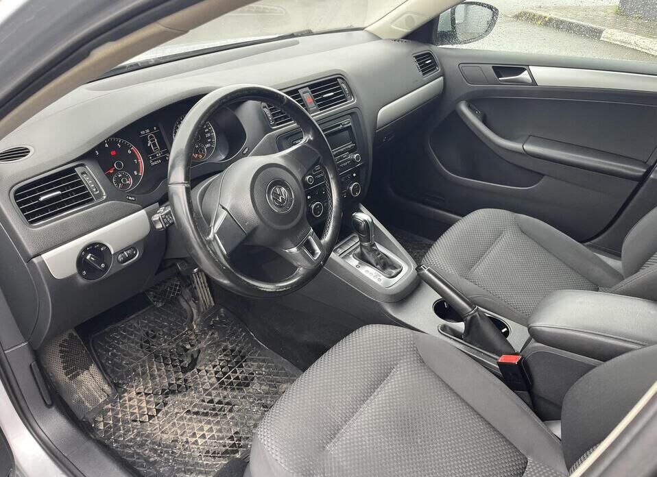 Volkswagen Jetta, VI 1.6 AT (105 л.с.)
