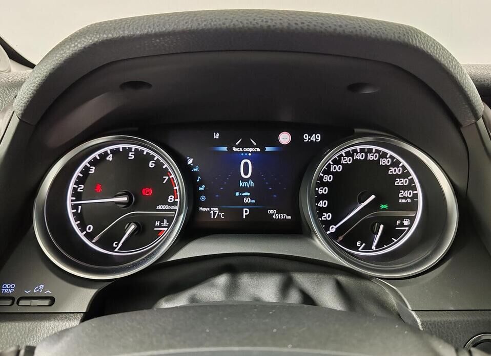 Toyota Camry 2.5 AT (200 л.с.)