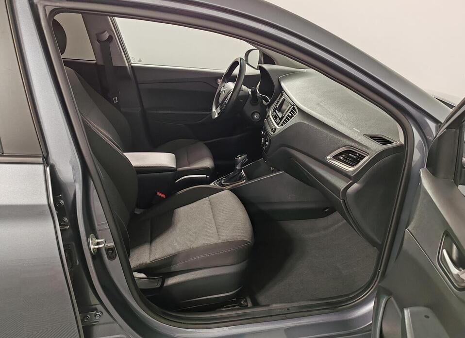Hyundai Solaris, II Рестайлинг 1.6 AT (123 л.с.)
