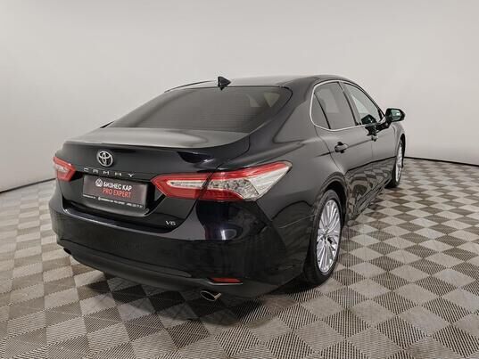 Toyota Camry, 2020&nbsp;г., 100&nbsp;745&nbsp;км