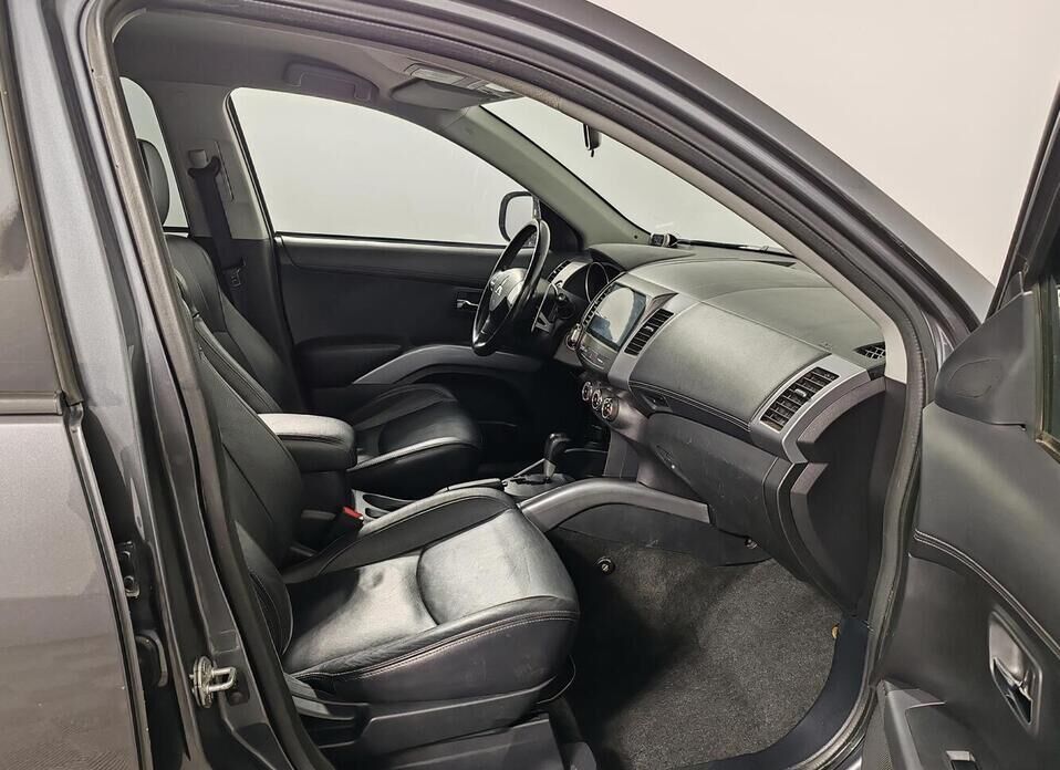 Mitsubishi Outlander, II Рестайлинг 2.0 CVT (147 л.с.) 4WD