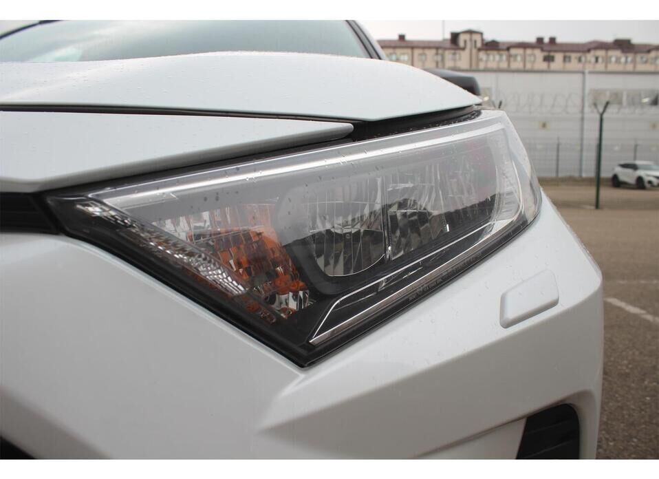 Toyota RAV4 2.5 AT (199 л.с.) 4WD