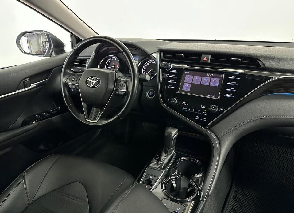 Toyota Camry 2.5 AT (181 л.с.)