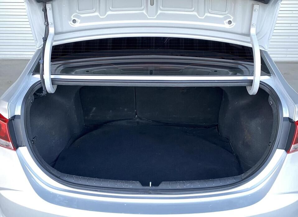 Hyundai Solaris, II Рестайлинг 1.6 MT (123 л.с.)