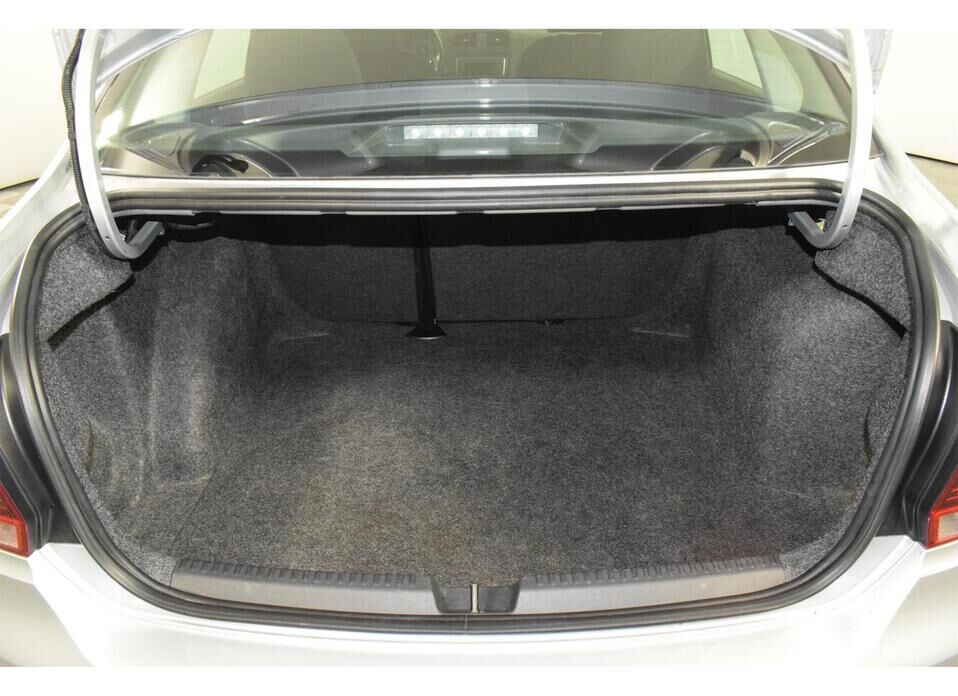 Volkswagen Polo, V Рестайлинг 1.6 AT (110 л.с.)