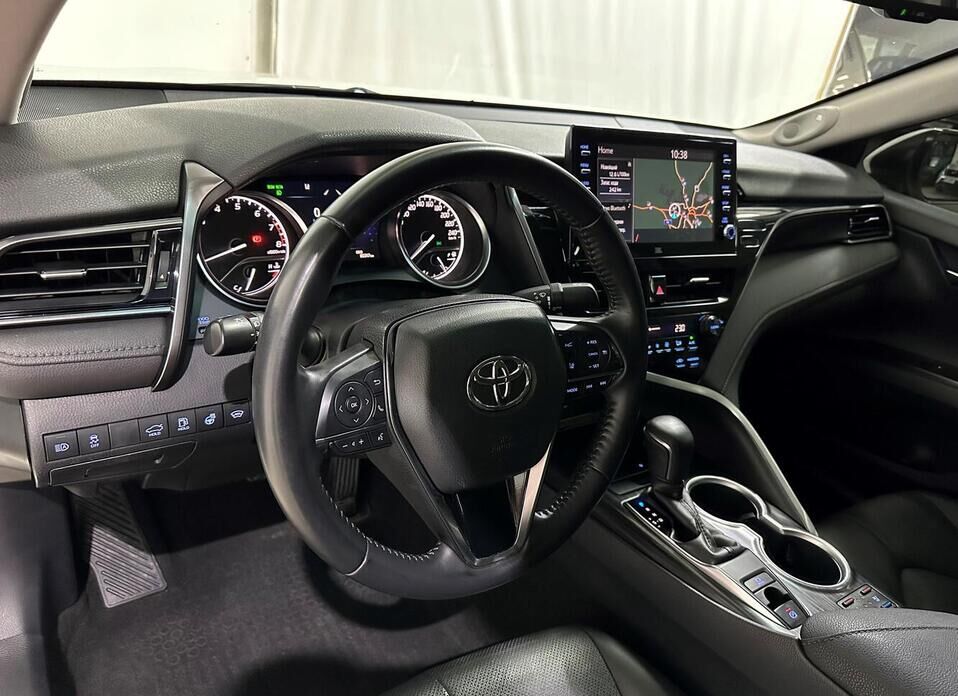Toyota Camry 2.5 AT (200 л.с.)