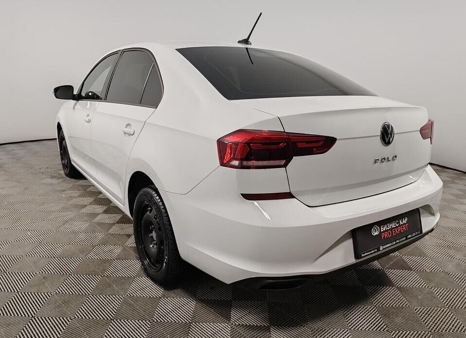 Volkswagen Polo, VI 1.6 AT (110 л.с.)