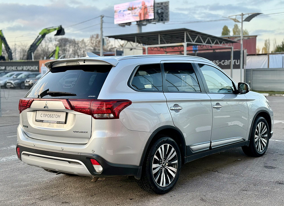 Mitsubishi Outlander, III Рестайлинг 3 2.4 CVT (167 л.с.) 4WD