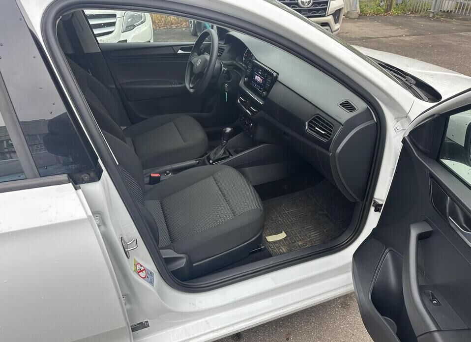 Volkswagen Polo, VI 1.6 AT (110 л.с.)