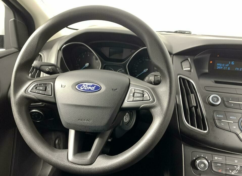 Ford Focus 1.6 MT (105 л.с.)