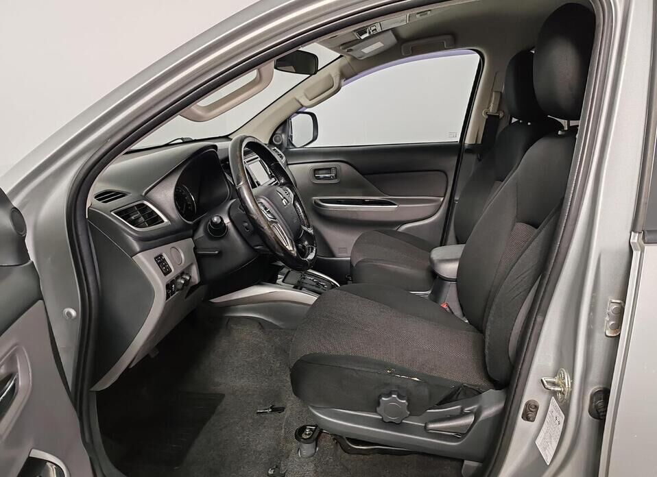 Mitsubishi L200, V 2.4d AT (154 л.с.) 4WD