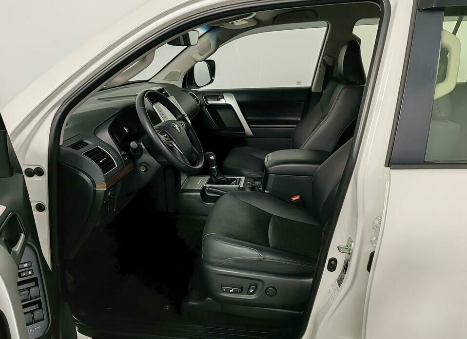 Toyota Land Cruiser Prado 2.8d AT (200 л.с.) 4WD