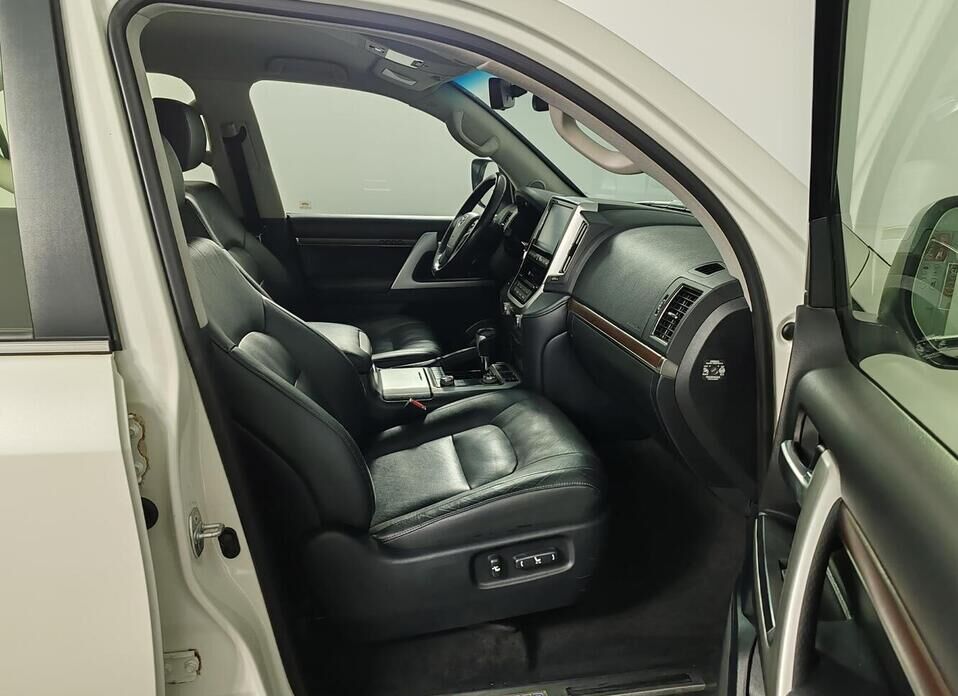 Toyota Land Cruiser, 200 Series Рестайлинг 2 4.5d AT (249 л.с.) 4WD