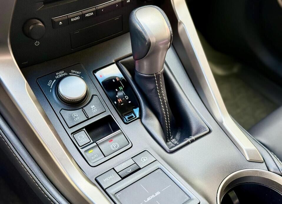 Lexus NX, I 200 2.0 CVT (150 л.с.) 4WD