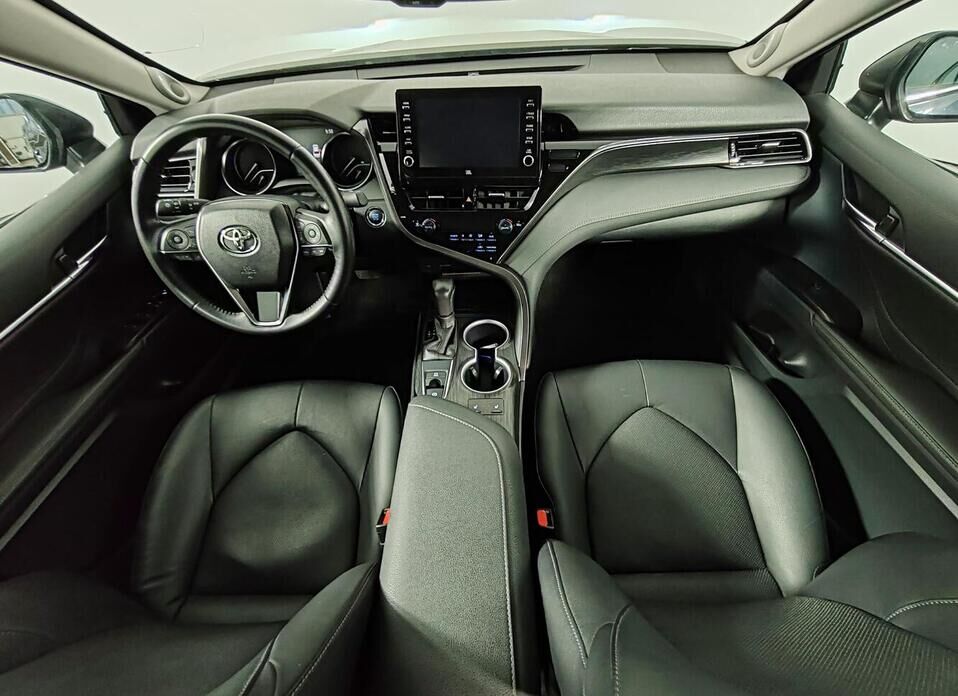 Toyota Camry 2.5 AT (200 л.с.)