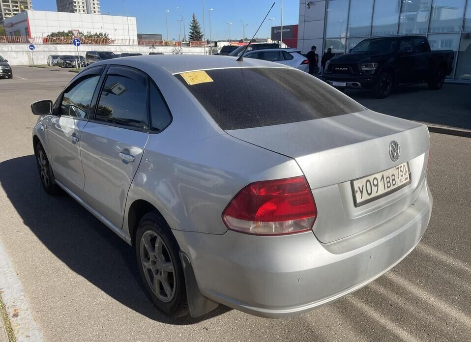 Volkswagen Polo 1.6 AT (105 л.с.)