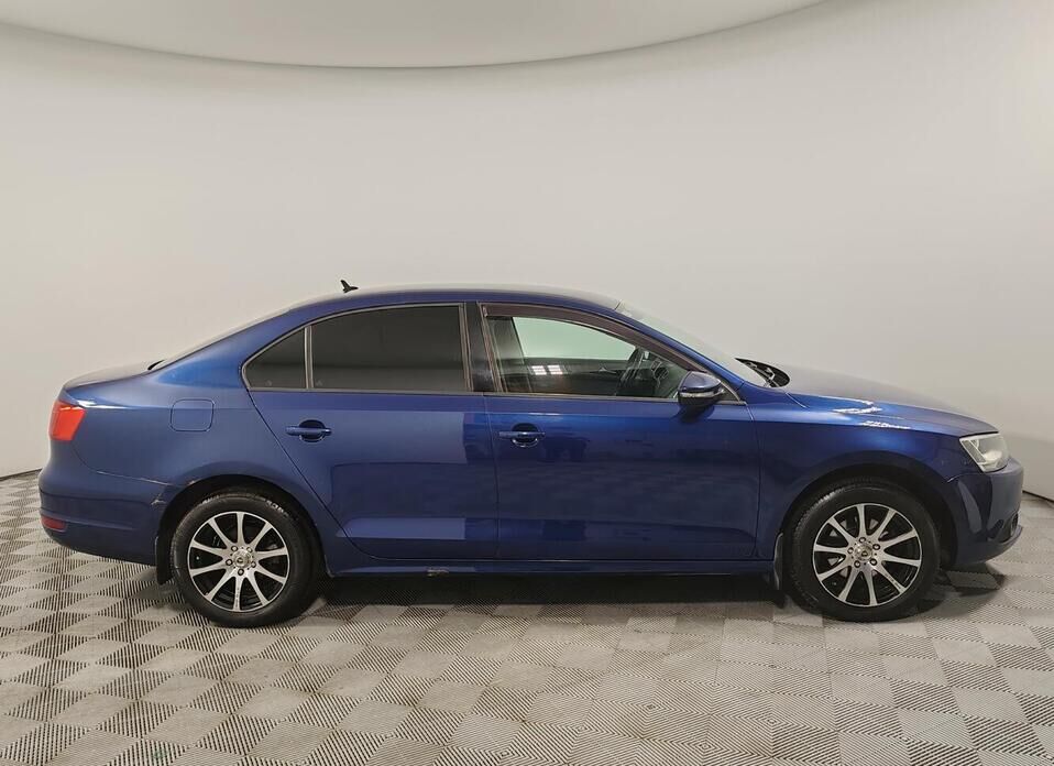 Volkswagen Jetta 1.6 AT (105 л.с.)