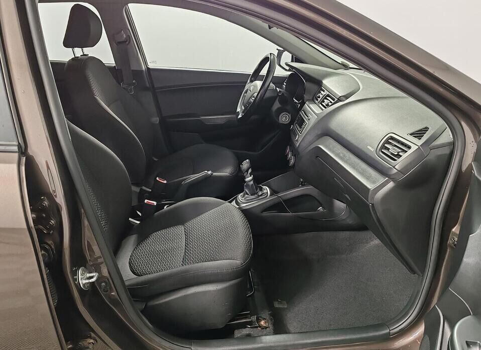 Kia Rio, III Рестайлинг 1.4 MT (107 л.с.)